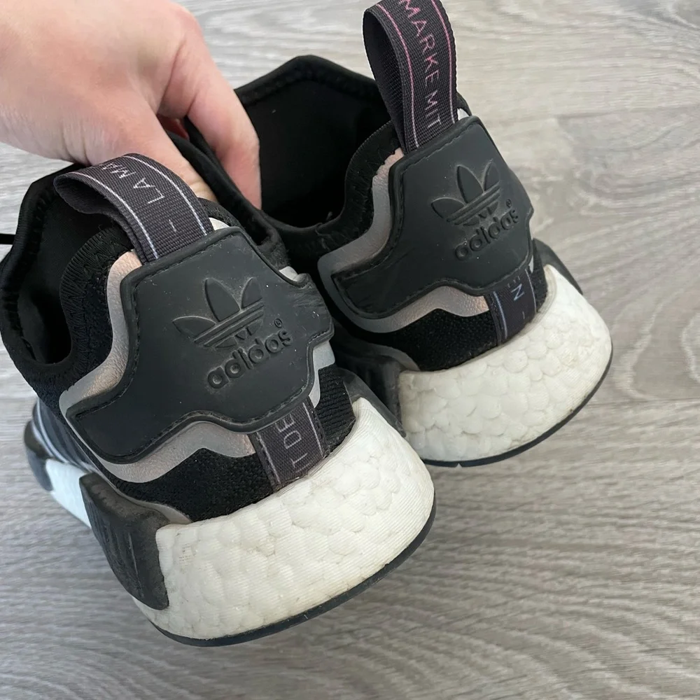 Adidas NMD R1 - Picture 2 of 5